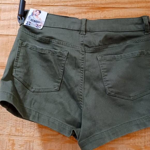 Retro High Rise Shorts - Picture 3 of 7